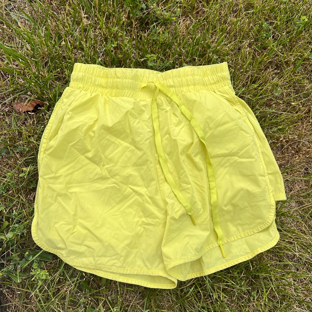 Buff bunny flo shorts